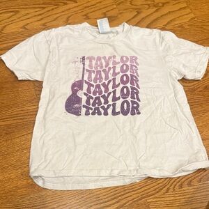 Taylor swift t-shirt youth M